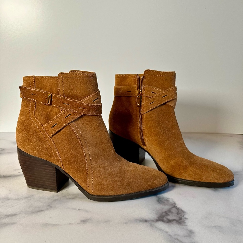 NWOT Naturalizer brown suede Fenya boot